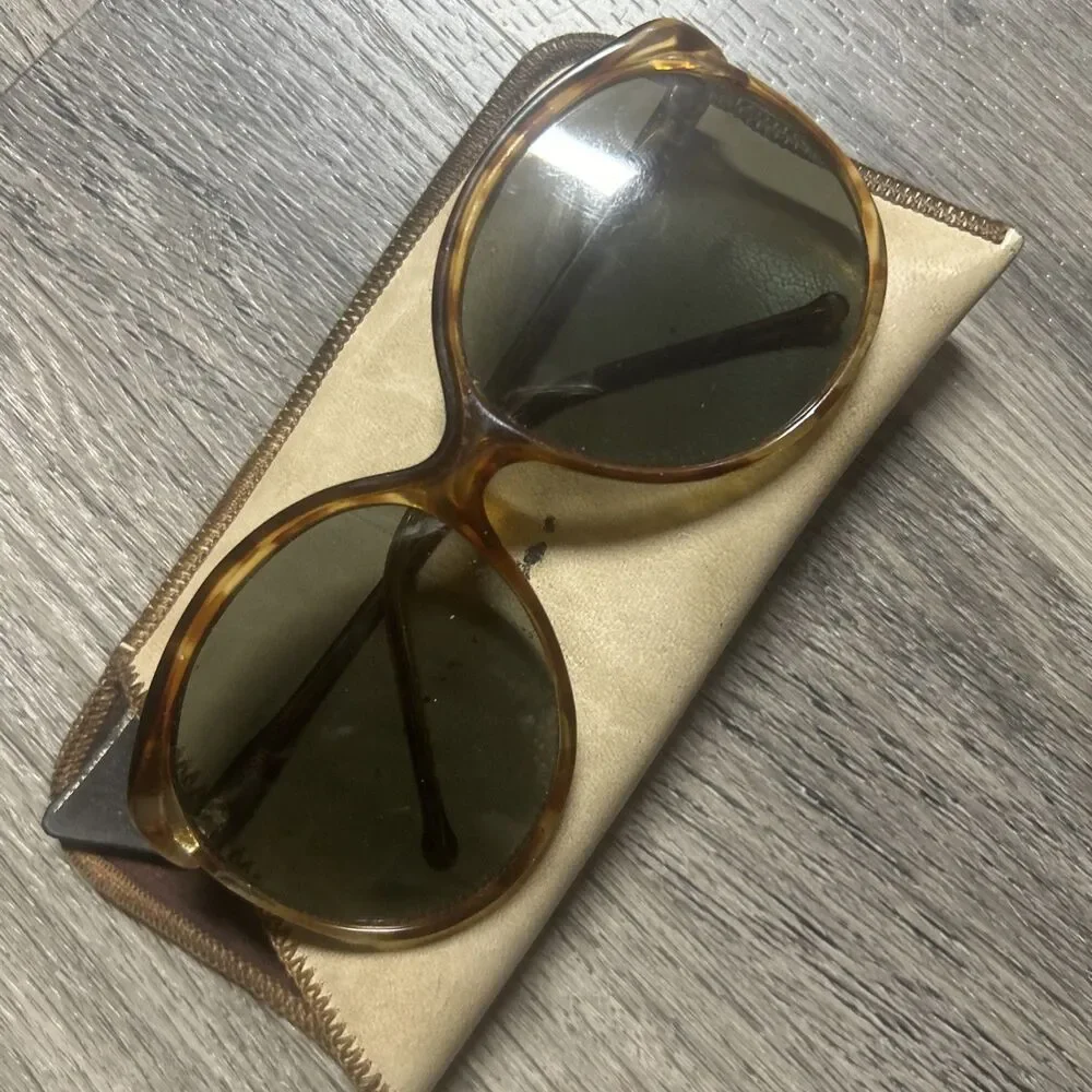 VINTAGE 70s OVERSIZED TORTOISE LADIES OVAL SUNGLASSES + CASE